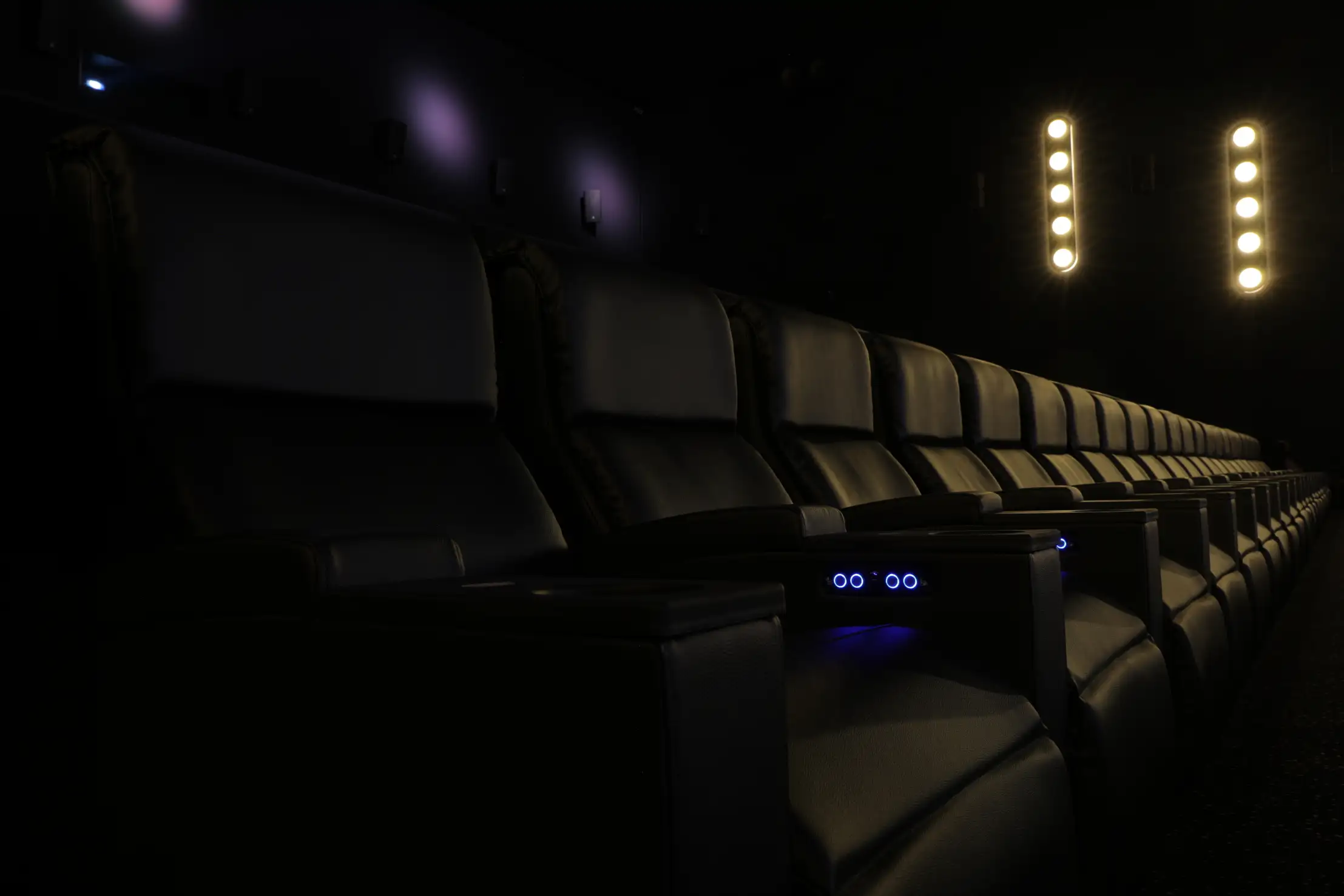 Simko Seating - RETRACTABLE & TELESCOPIC SYSTEMS